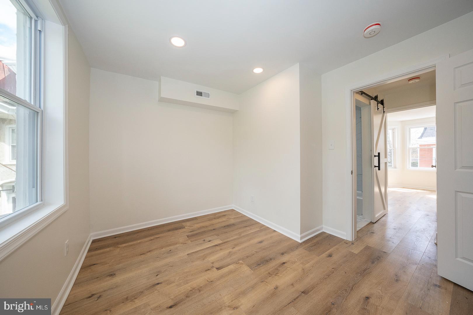 127 W Duval St