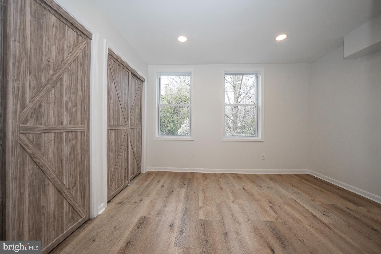 127 W Duval St