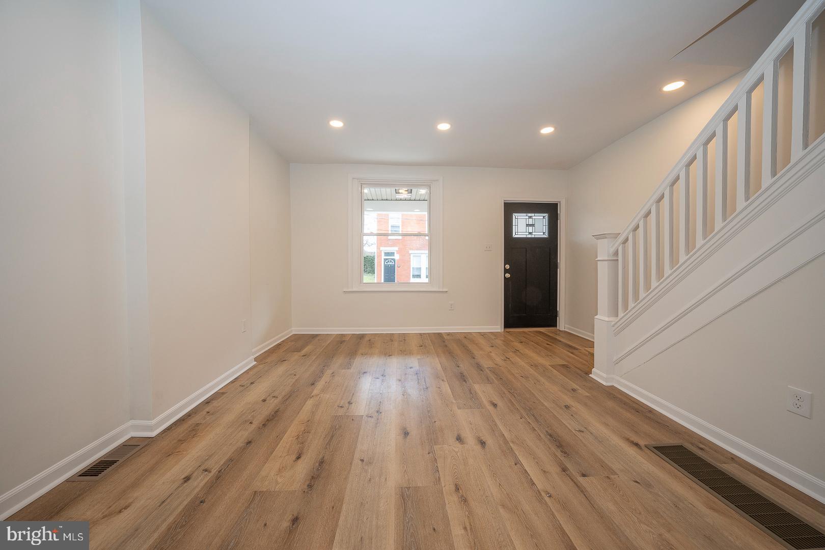 127 W Duval St