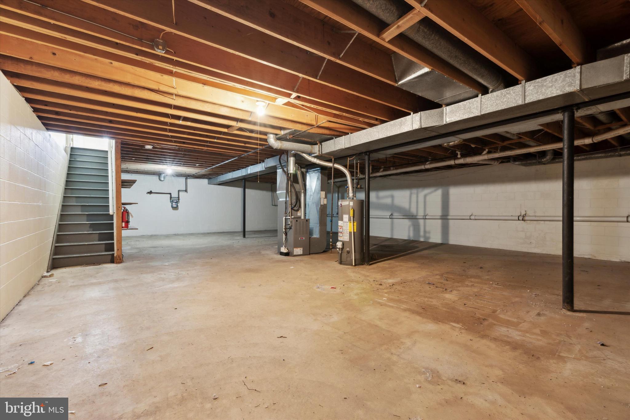 137 W Queen Ln