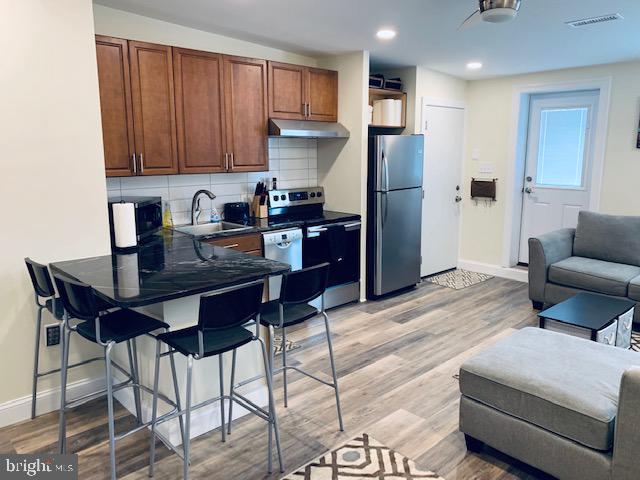 4056 RIDGE AVE #3RD FLOOR