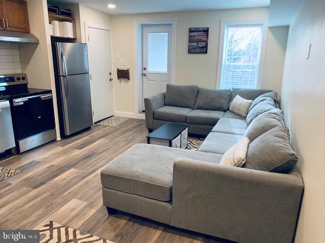 4056 RIDGE AVE #3RD FLOOR