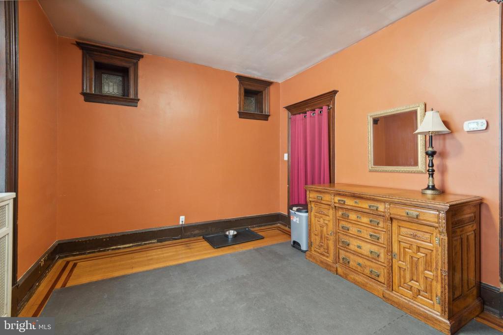 5024 Penn St