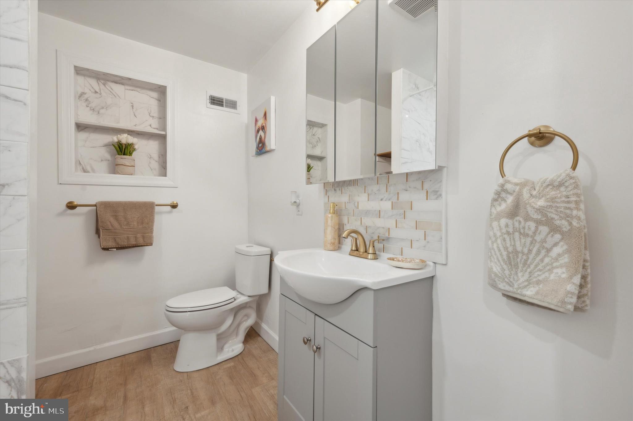 5966 Springfield Ave