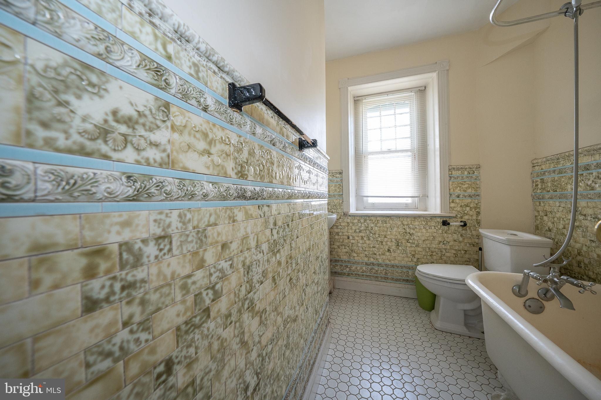 304 W SCHOOL HOUSE LN #2ND FLOOR