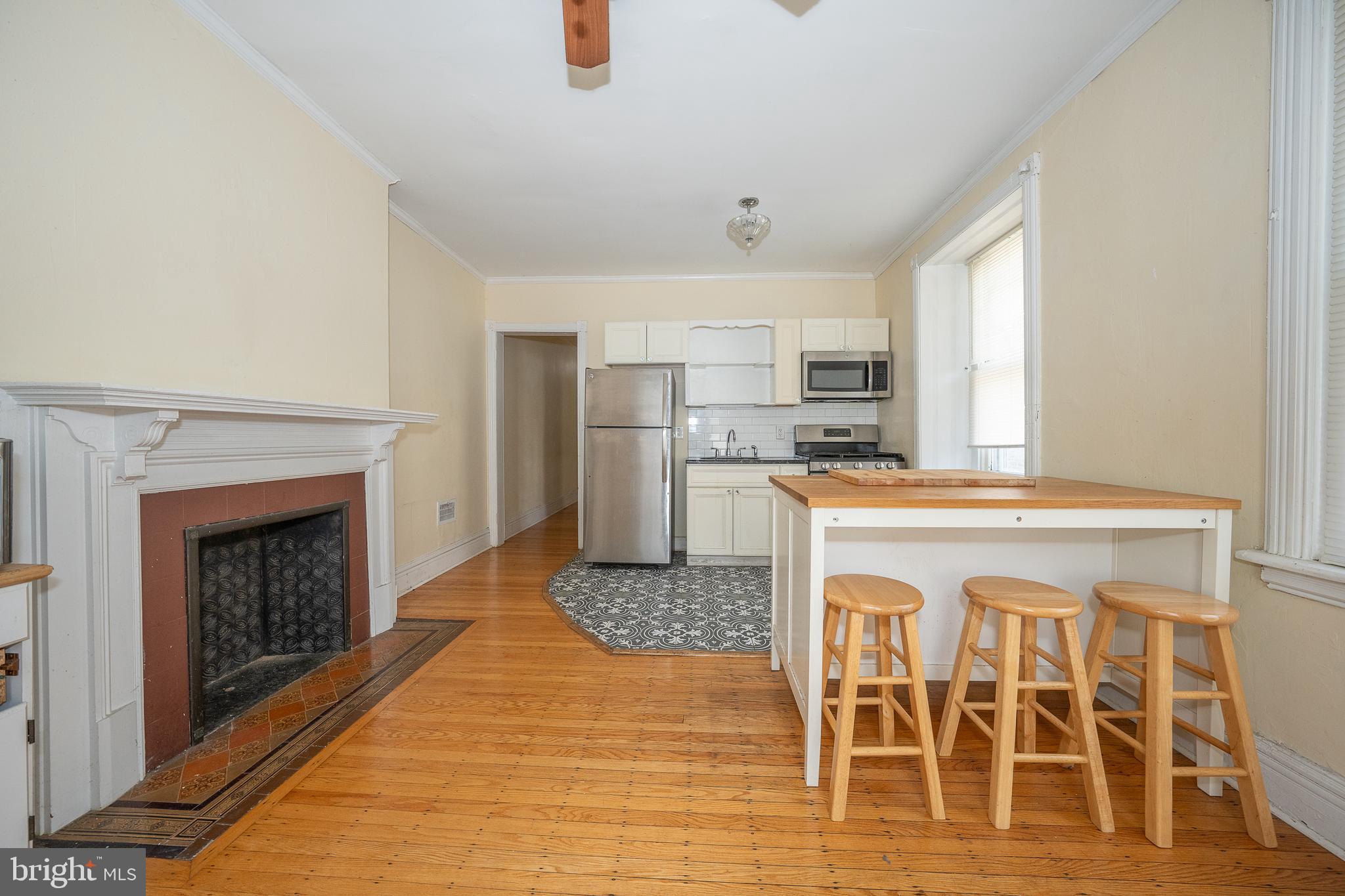 304 W SCHOOL HOUSE LN #2ND FLOOR