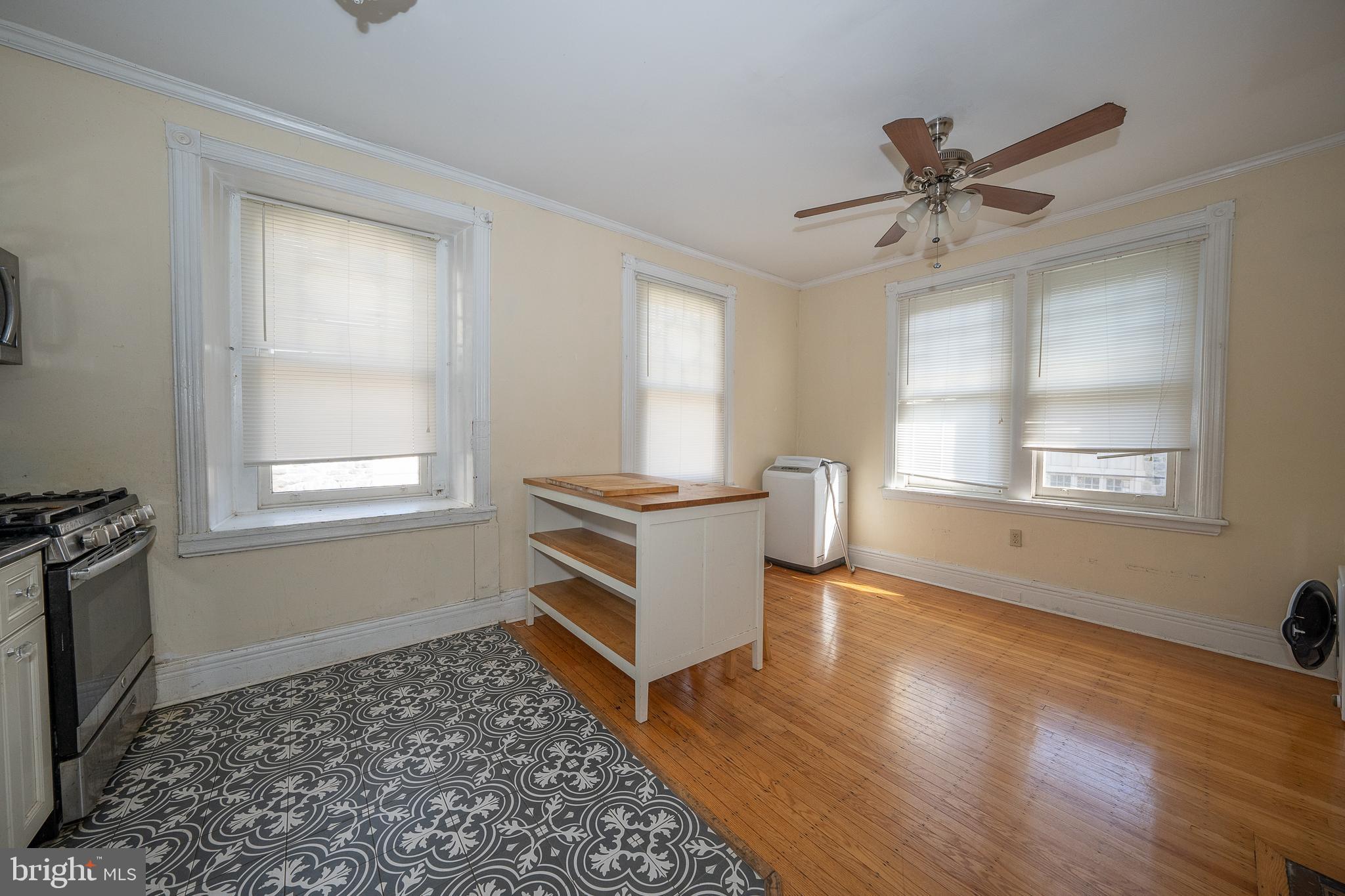 304 W SCHOOL HOUSE LN #2ND FLOOR