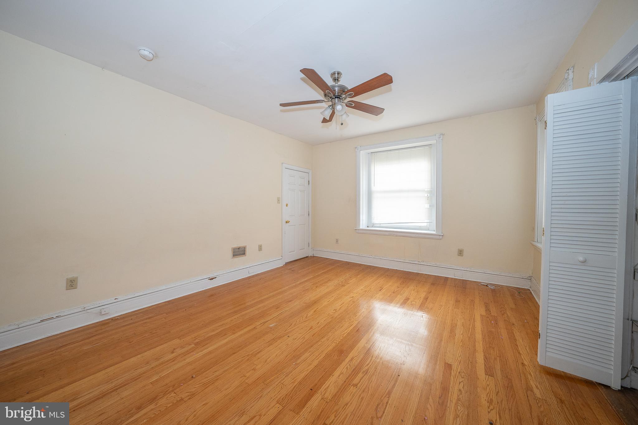 304 W SCHOOL HOUSE LN #2ND FLOOR
