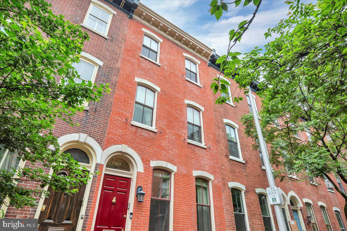 117 N Lambert St