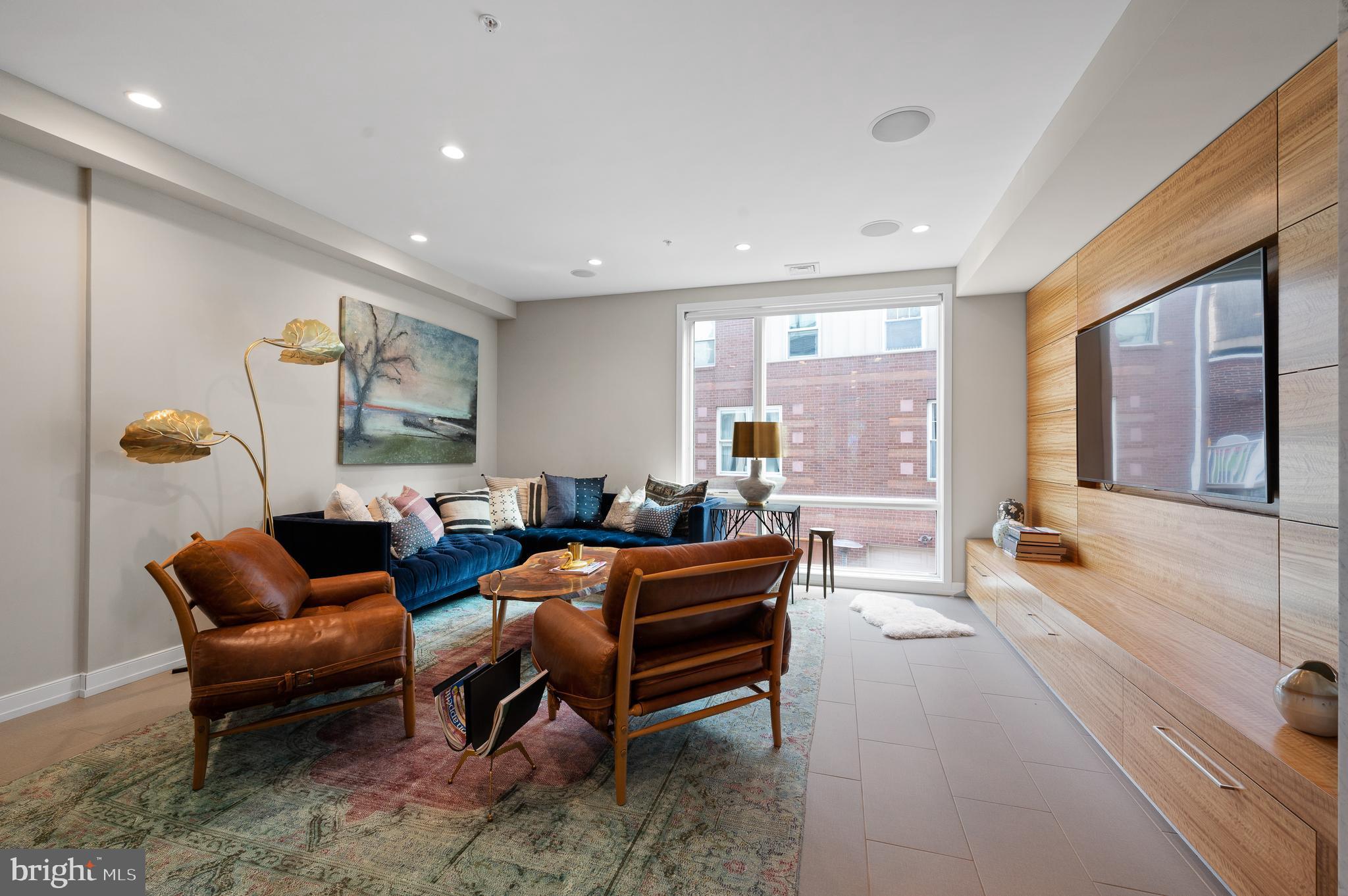 611 Queen St