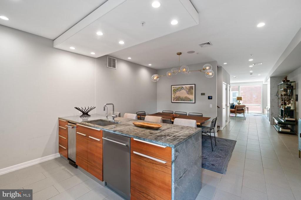 611 Queen St