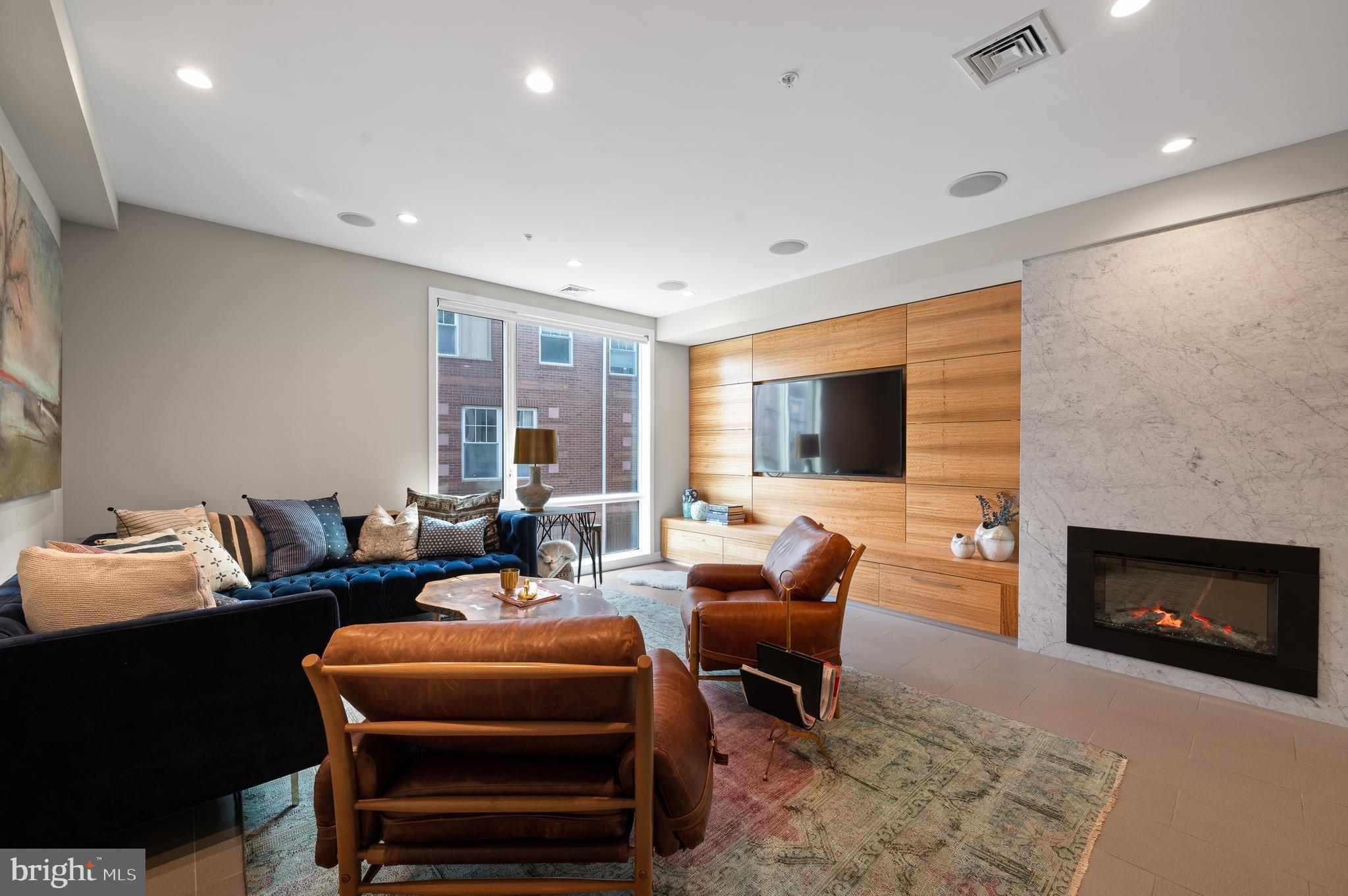 611 Queen St
