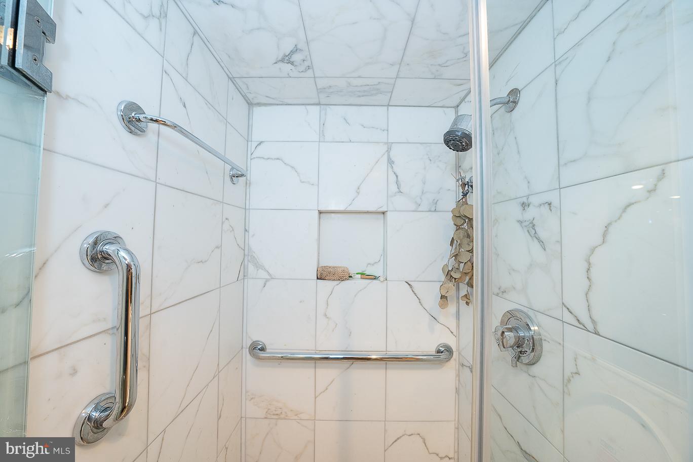 1919 Chestnut St #606