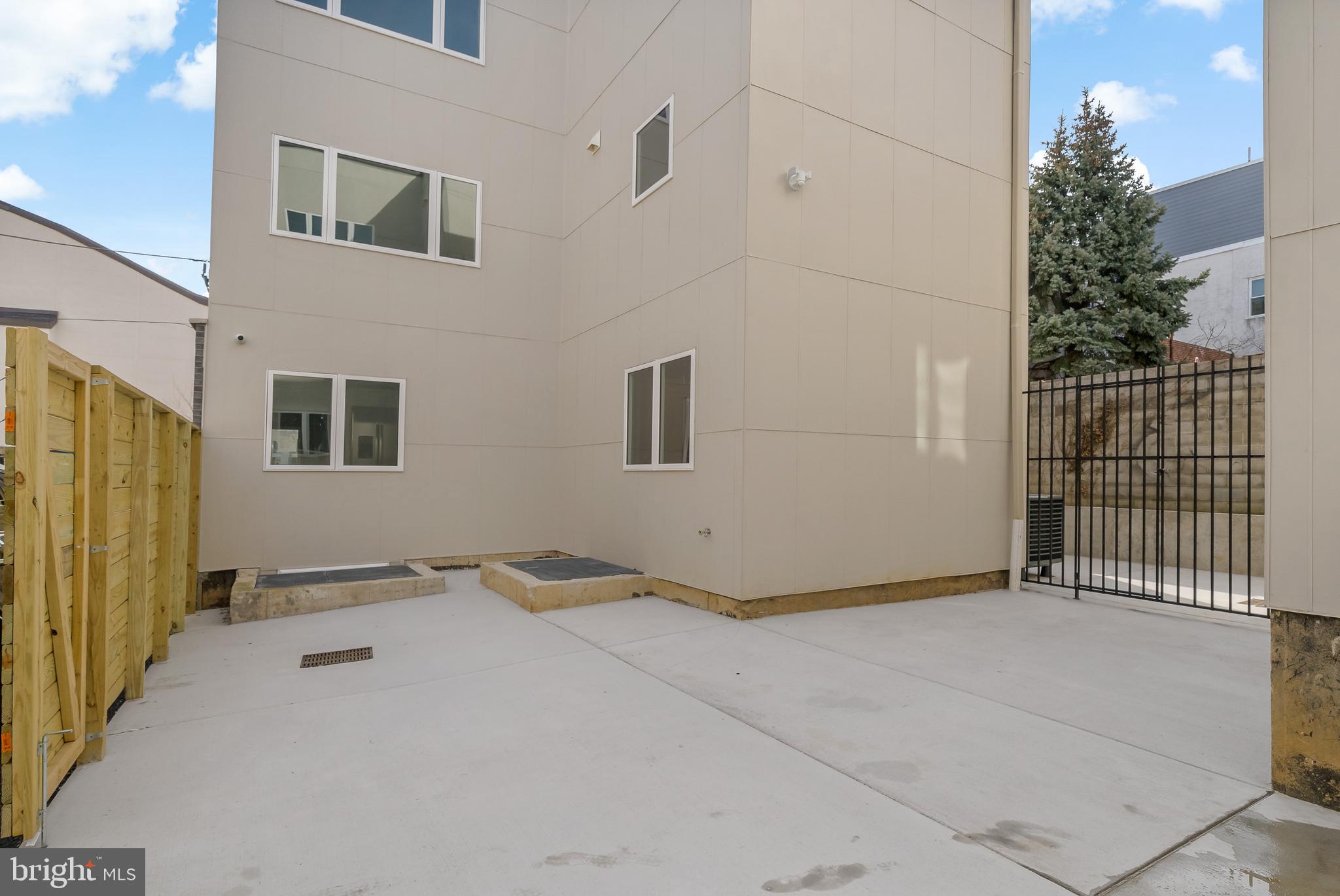 1530 N PALETHORP ST #1A