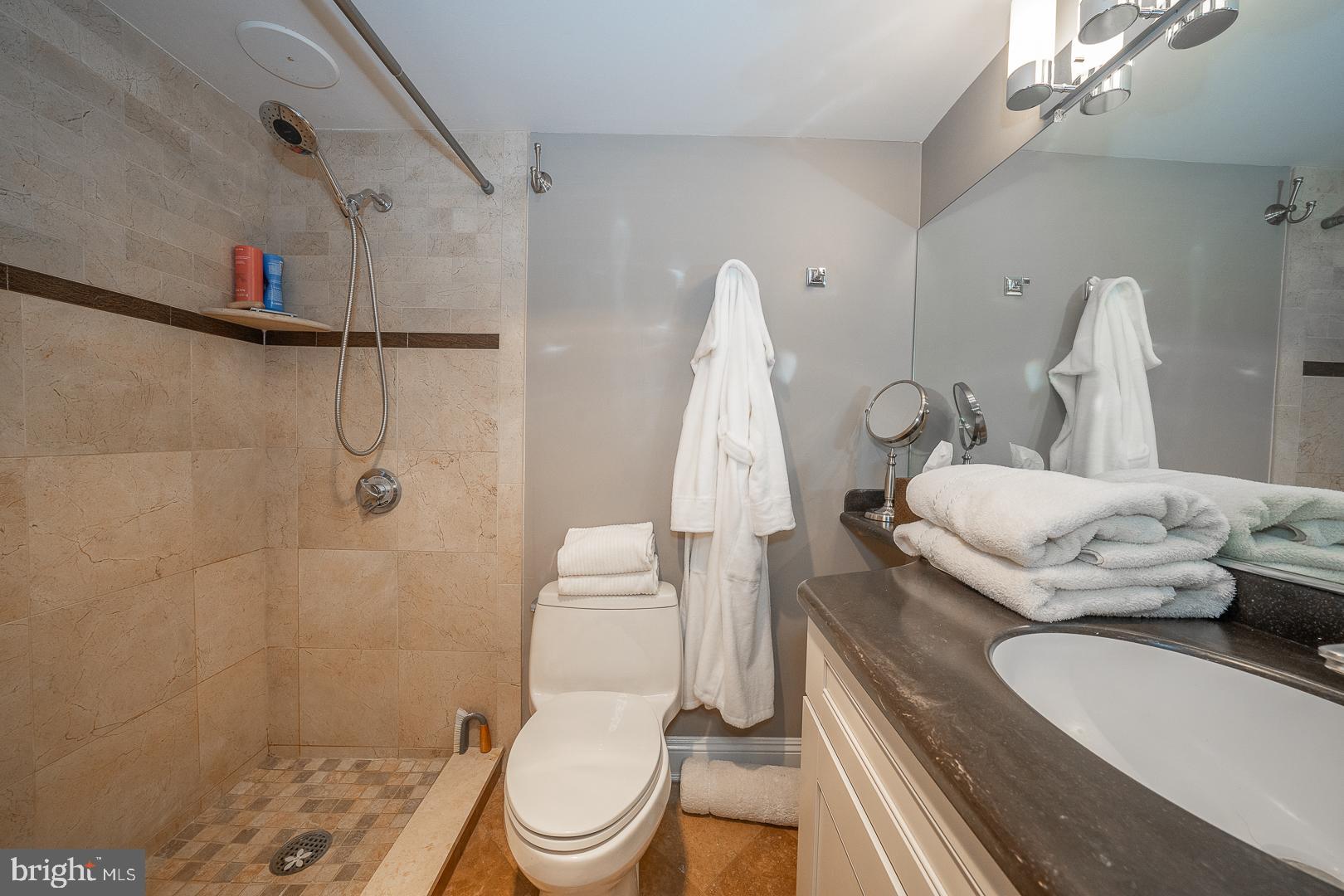 1919 Chestnut St #2823