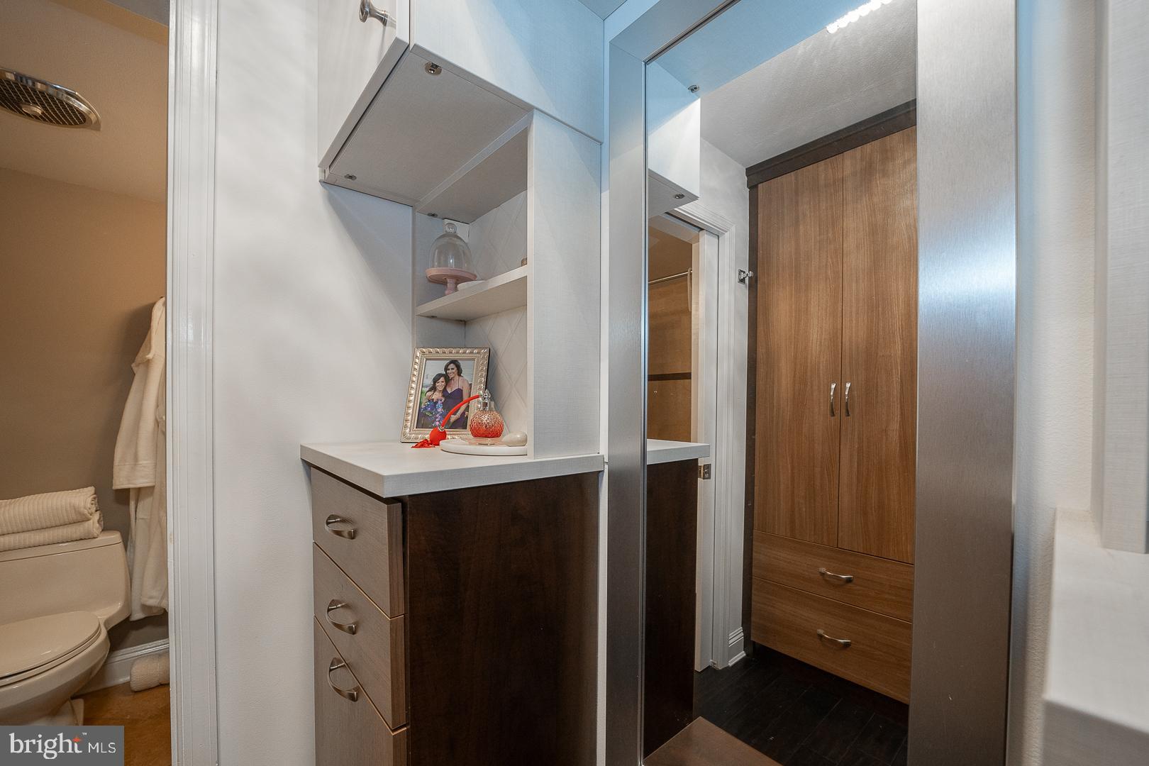 1919 Chestnut St #2823