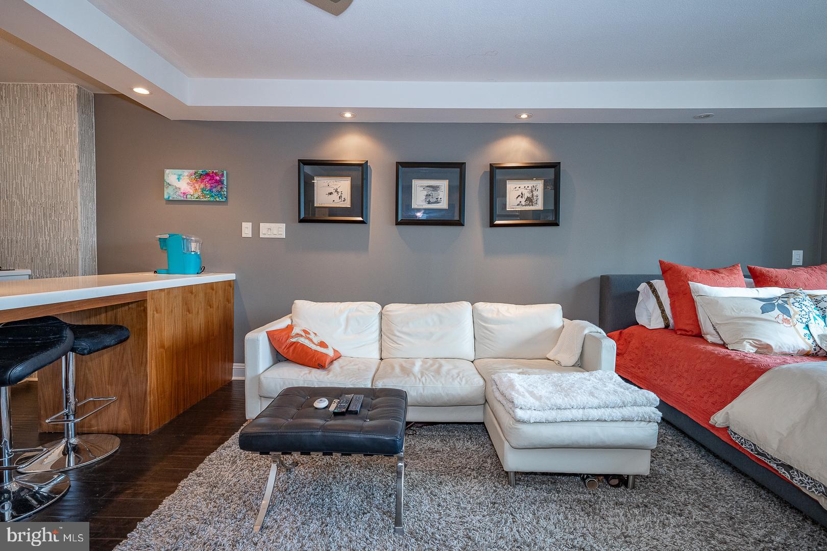 1919 Chestnut St #2823