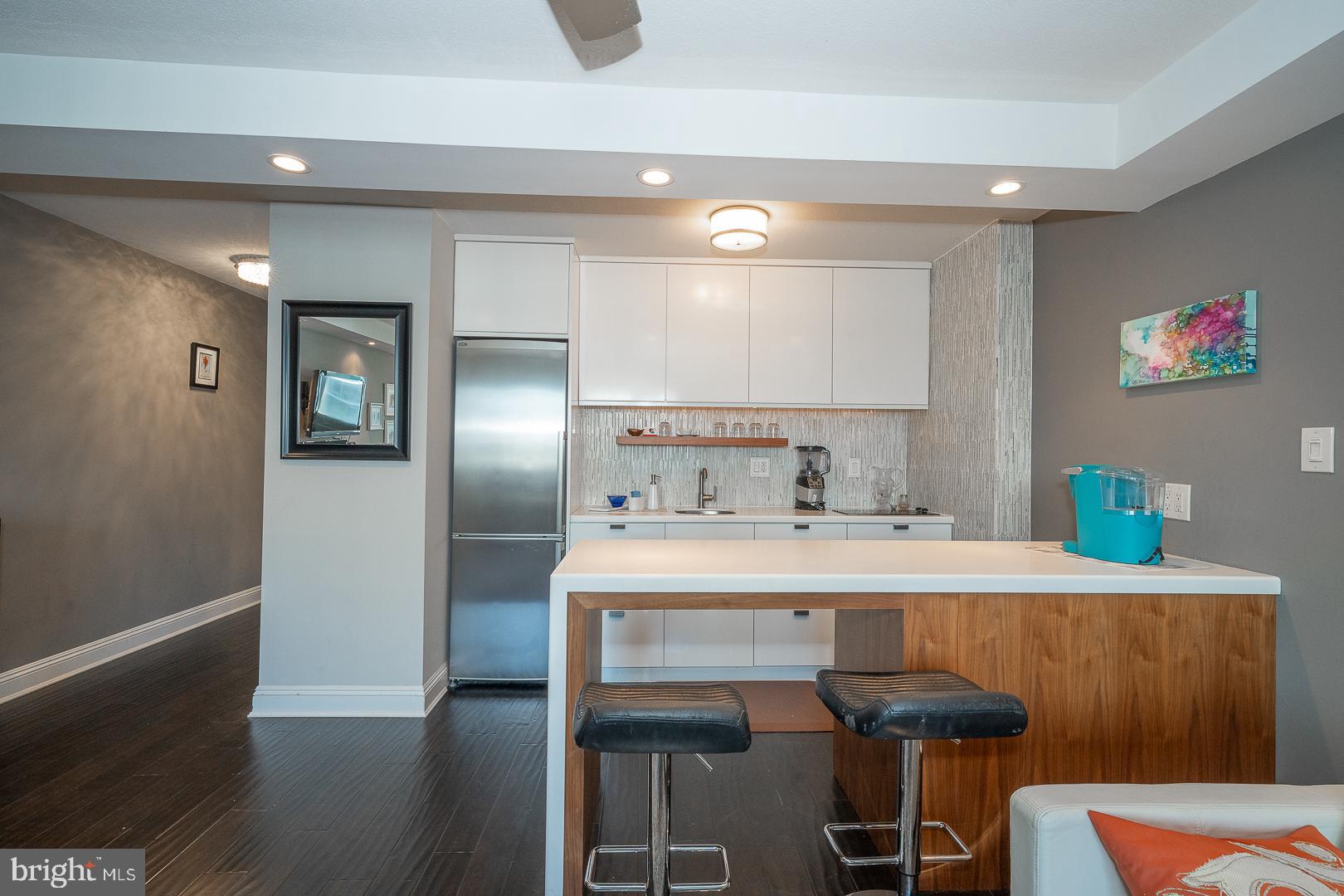 1919 Chestnut St #2823