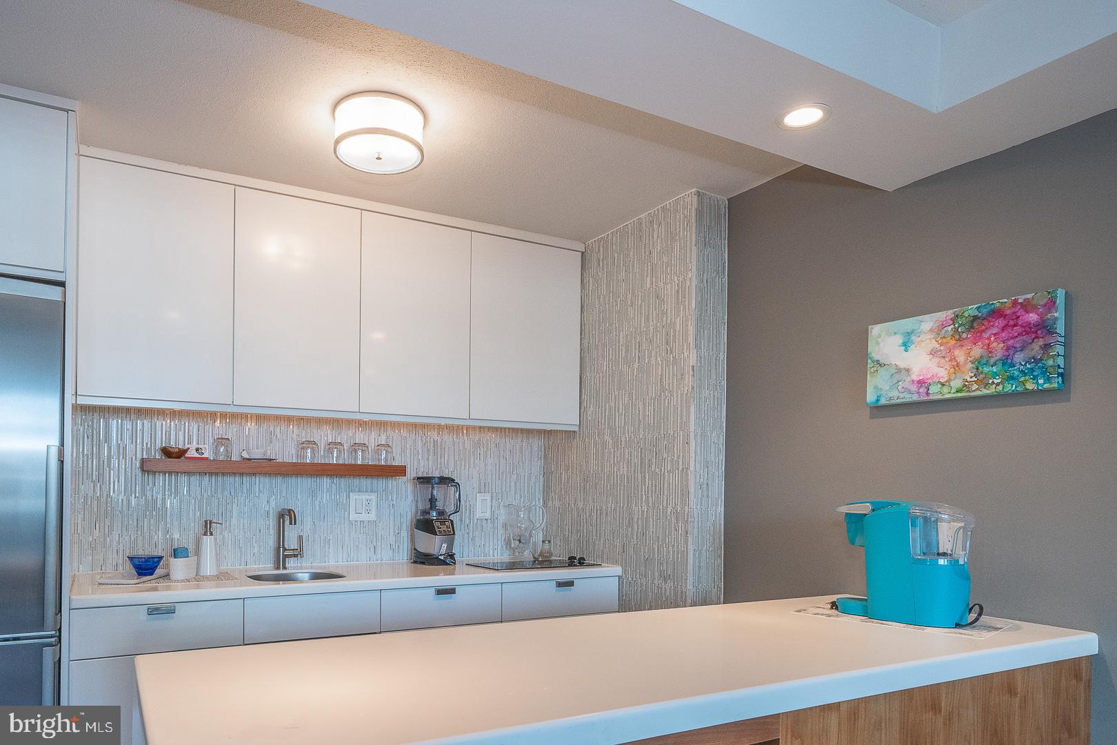 1919 Chestnut St #2823