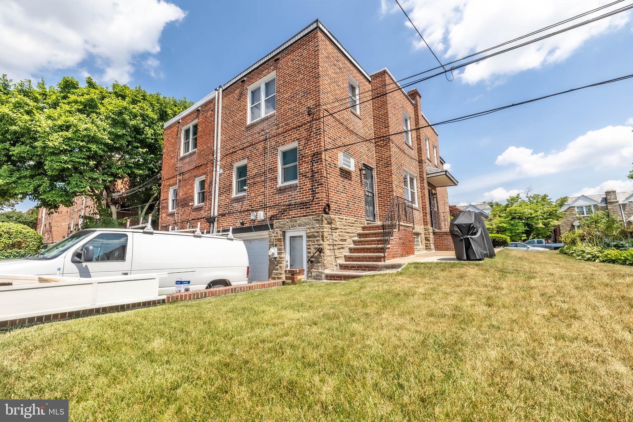 1117 E Barringer St