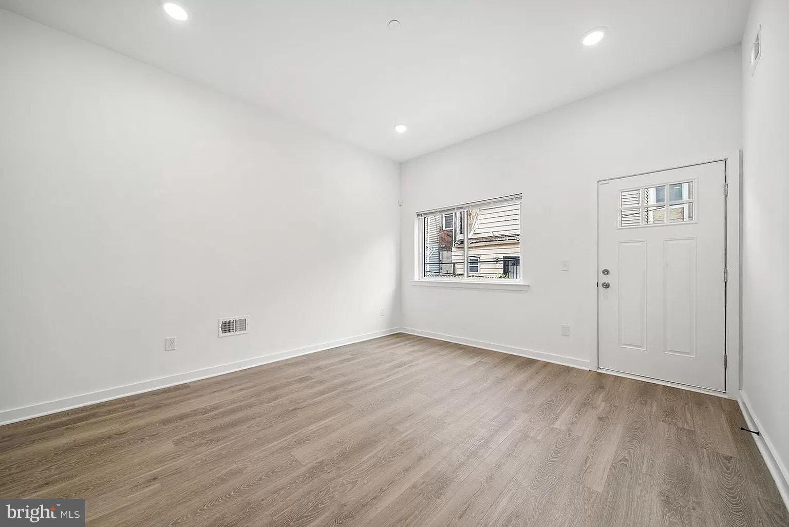 1305 W CLEARFIELD ST #2