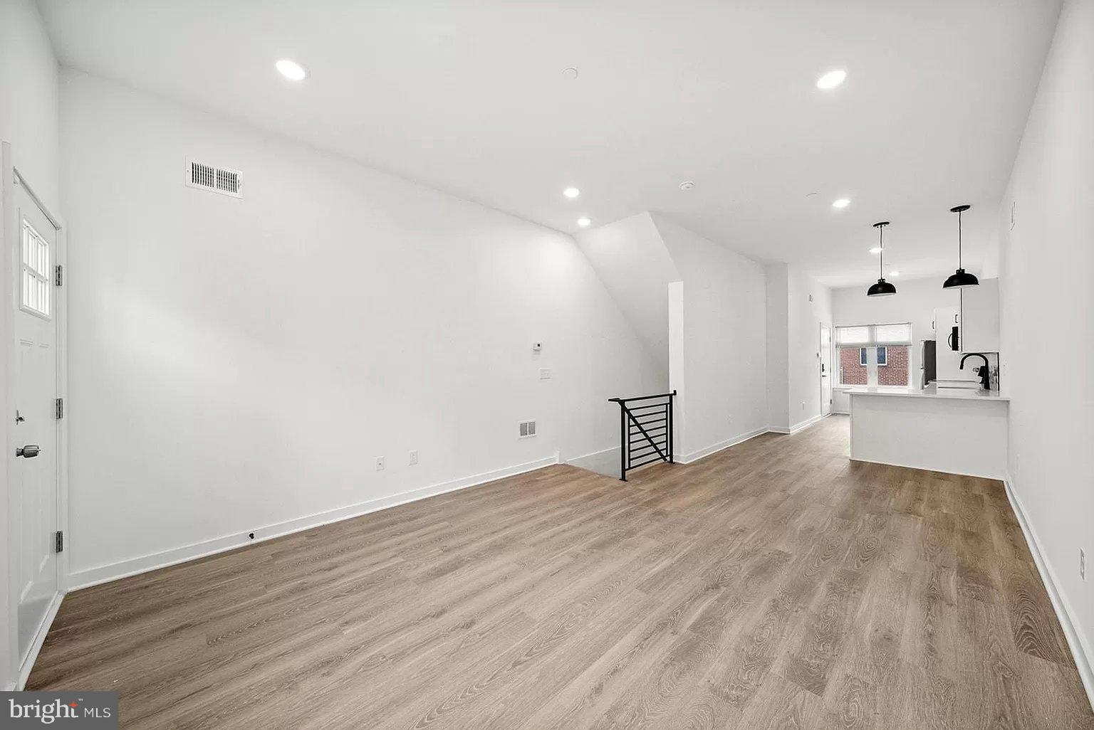 1305 W CLEARFIELD ST #2