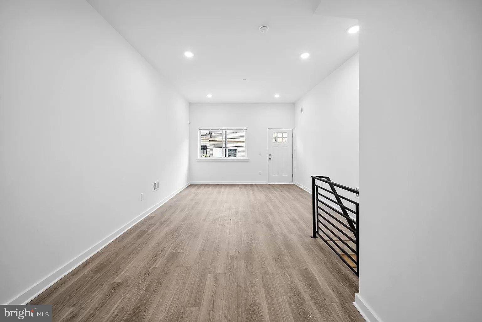 1305 W CLEARFIELD ST #2