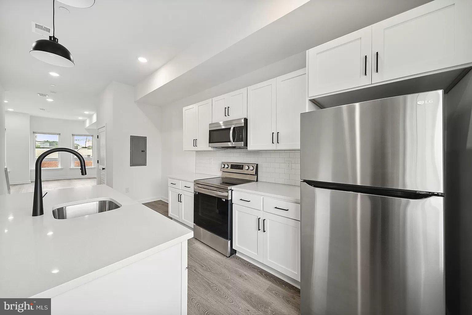 1305 W CLEARFIELD ST #2