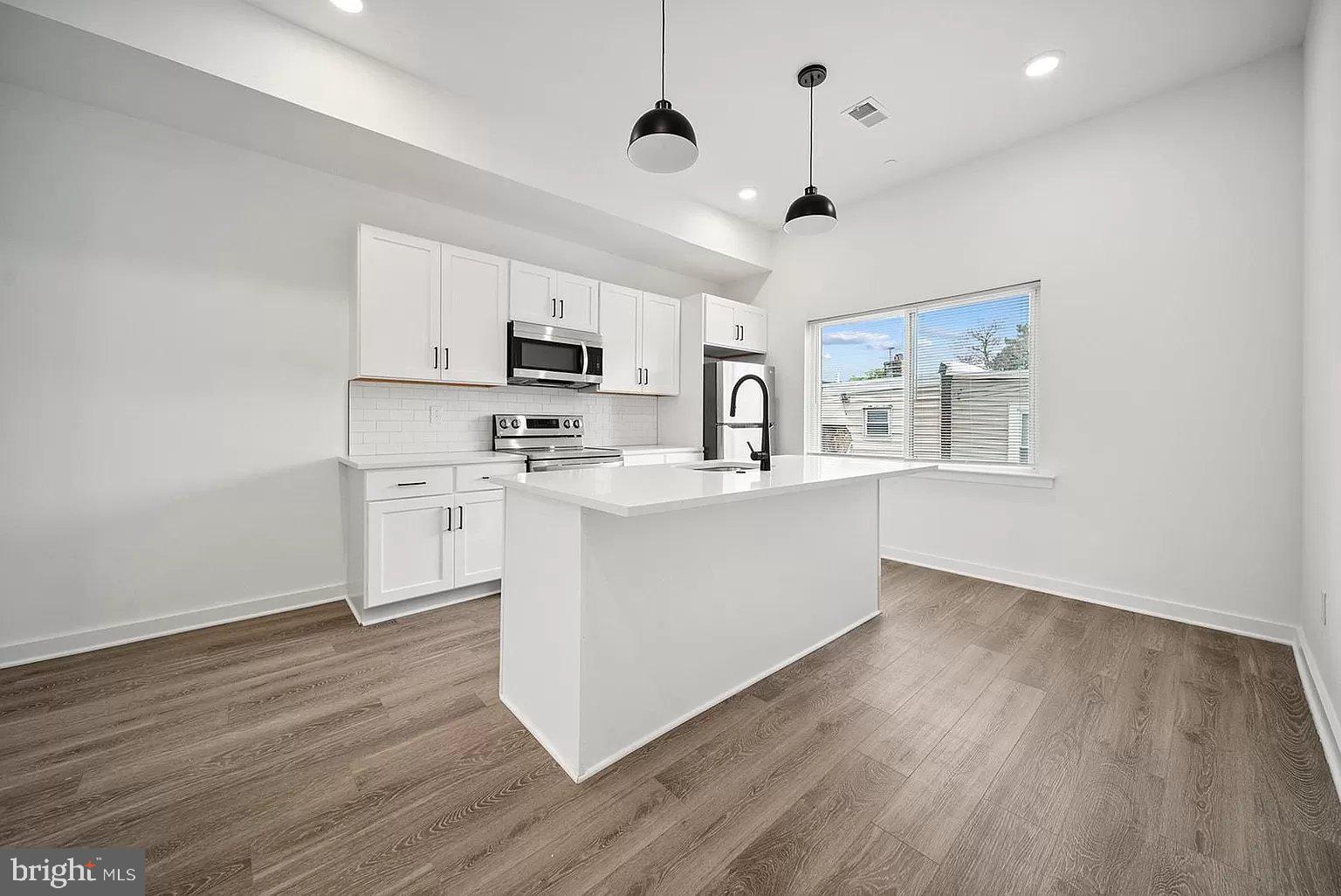 1305 W CLEARFIELD ST #2