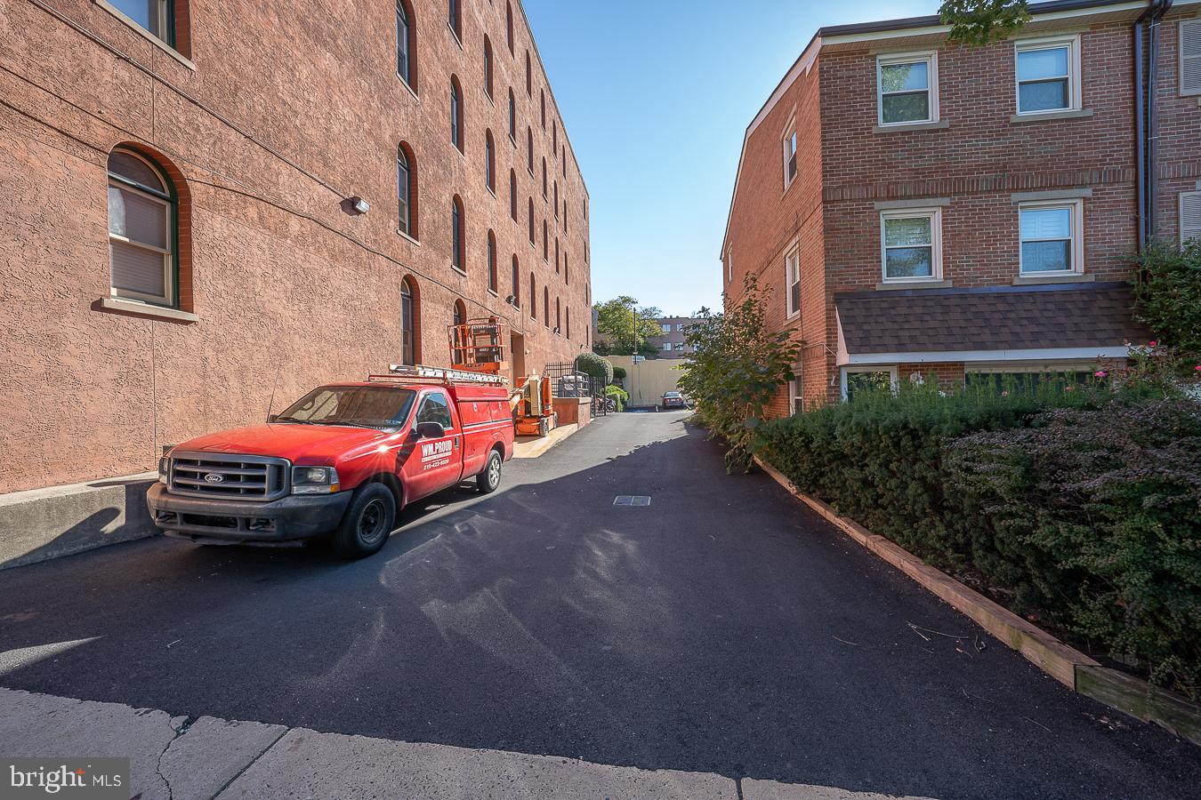 838 N NEWKIRK ST #G1