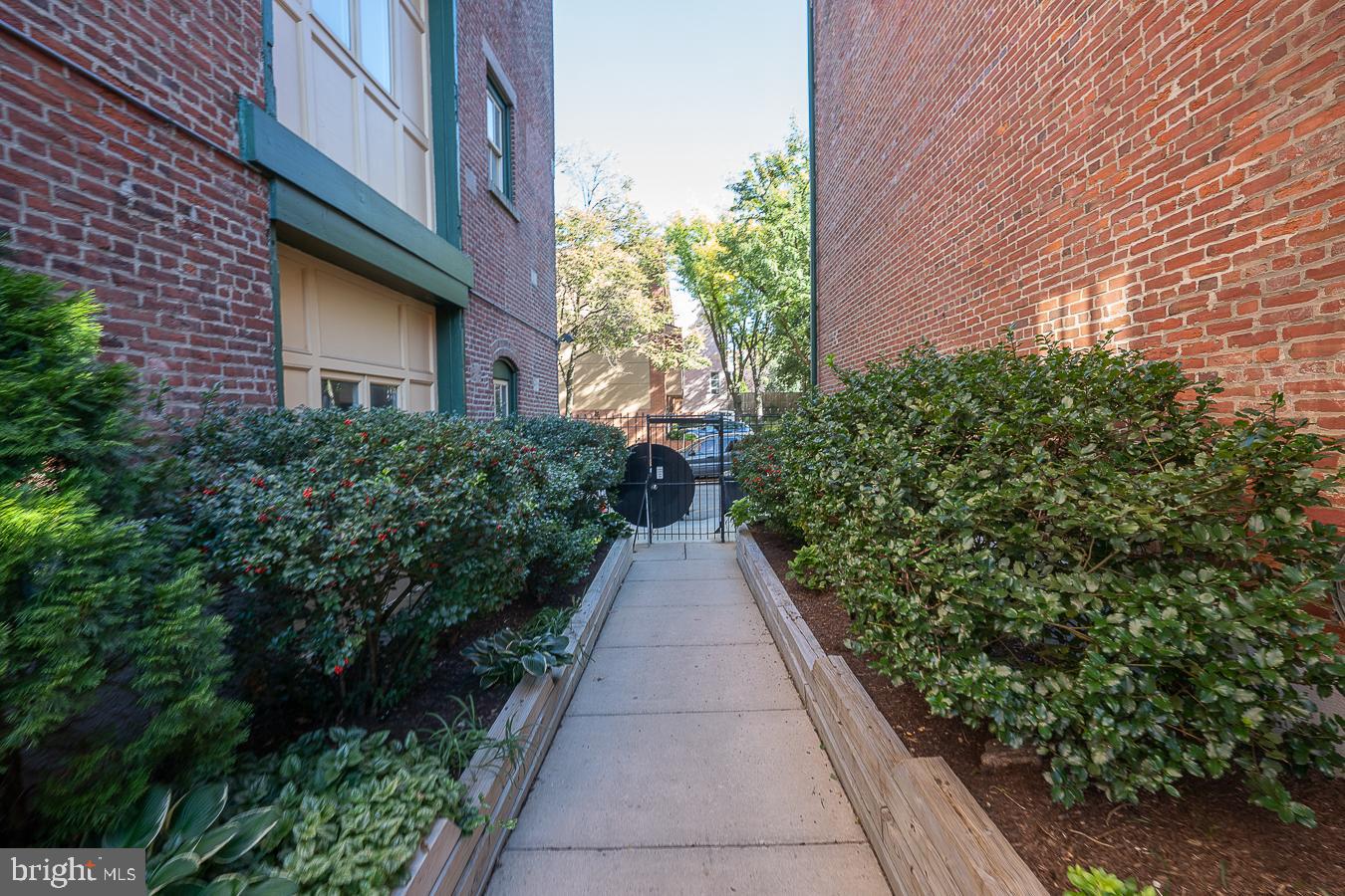 838 N NEWKIRK ST #G1