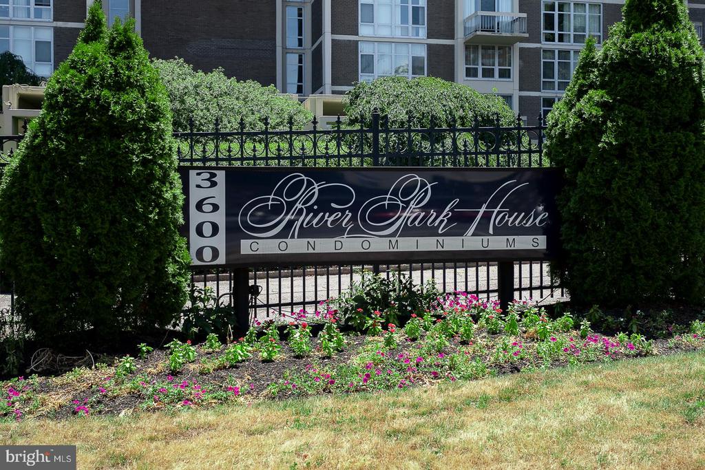 3600 CONSHOHOCKEN AVE #202