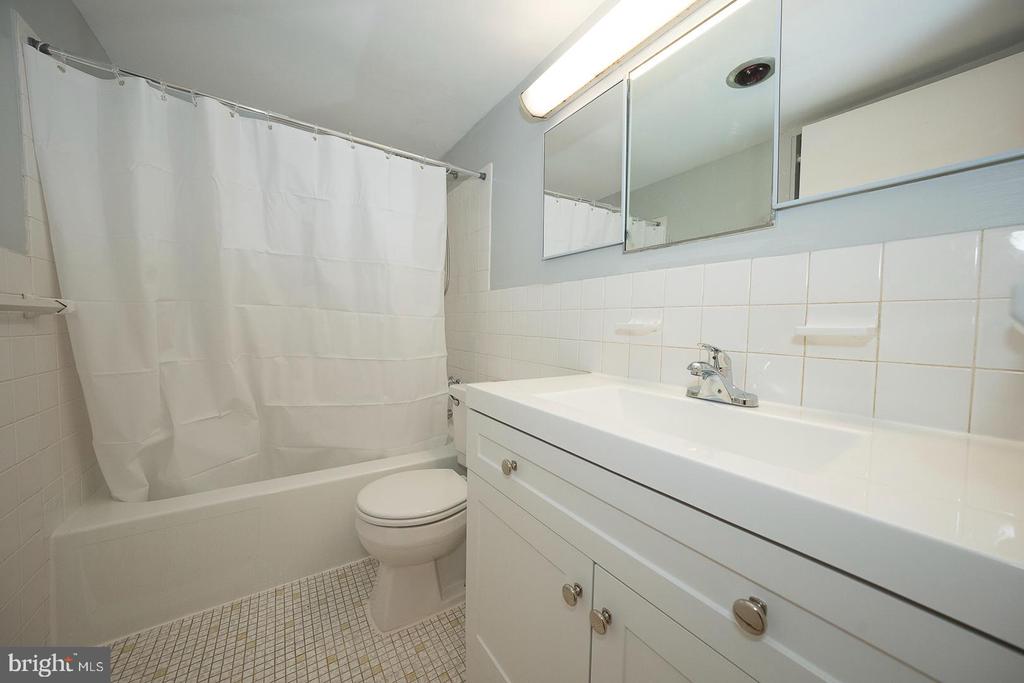 3600 CONSHOHOCKEN AVE #202