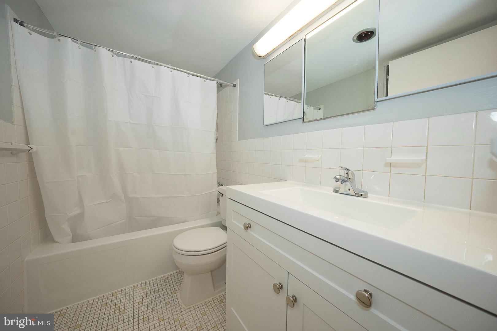 3600 CONSHOHOCKEN AVE #202