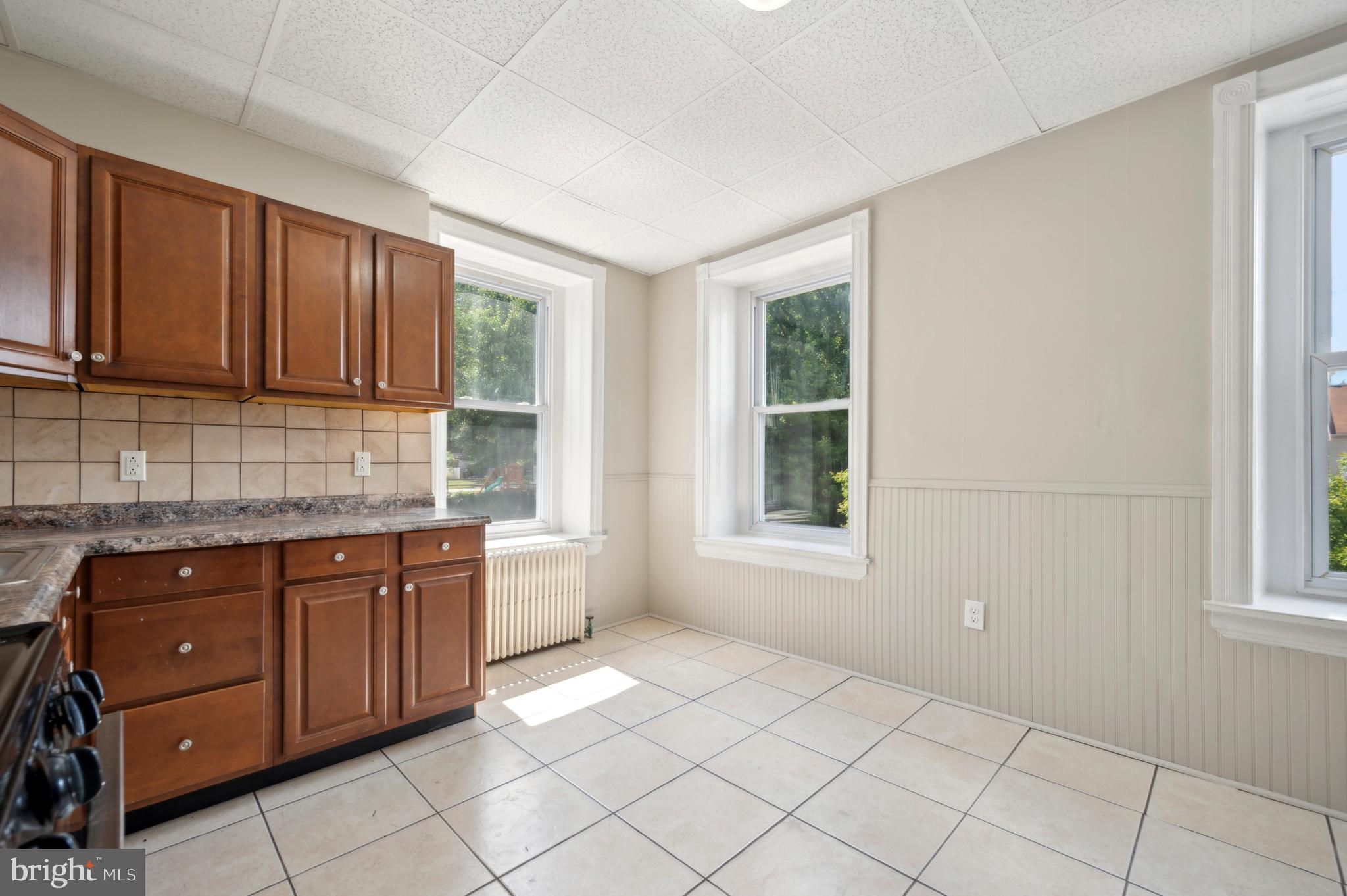 562 DUPONT ST #1