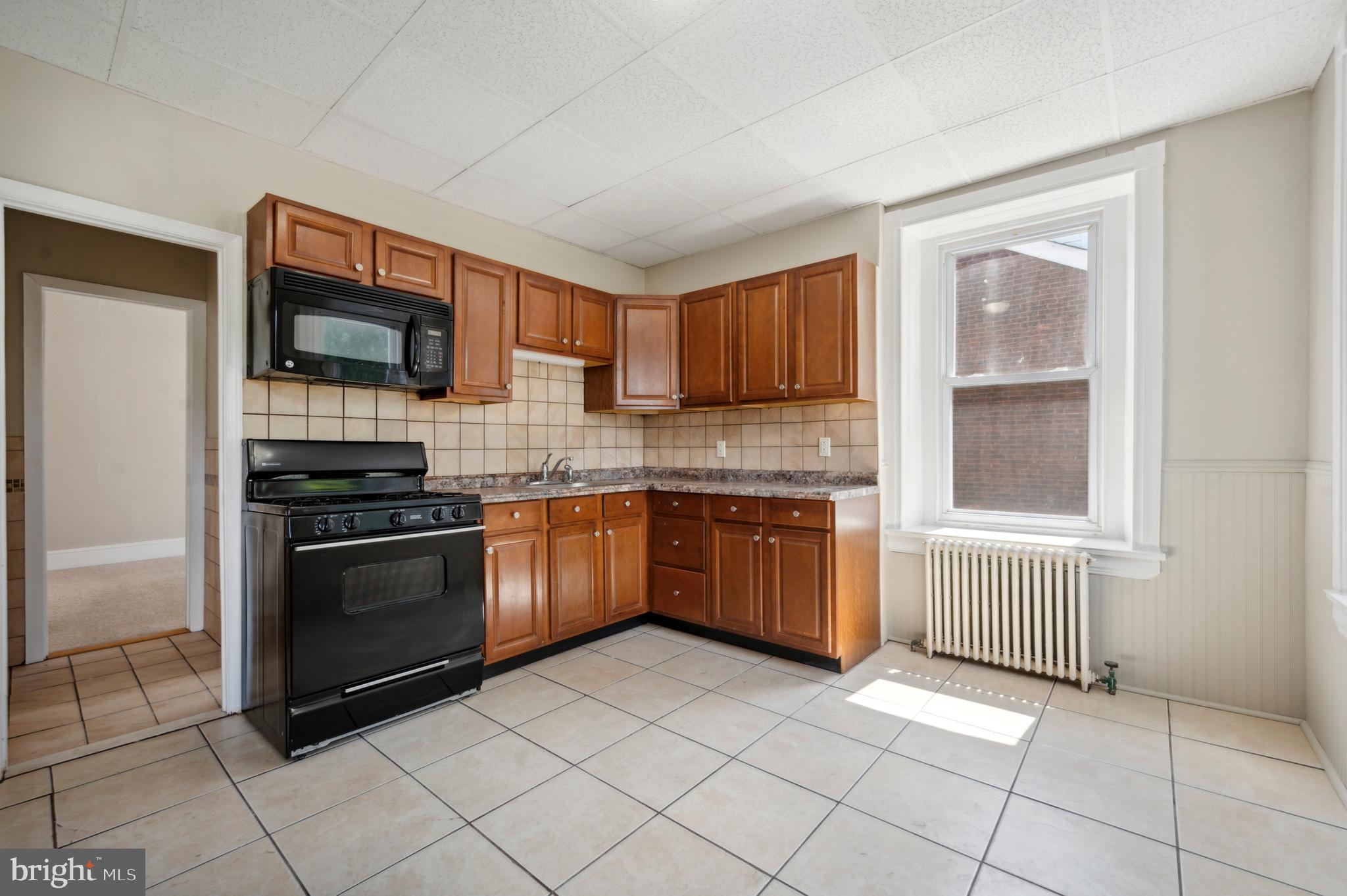 562 DUPONT ST #1
