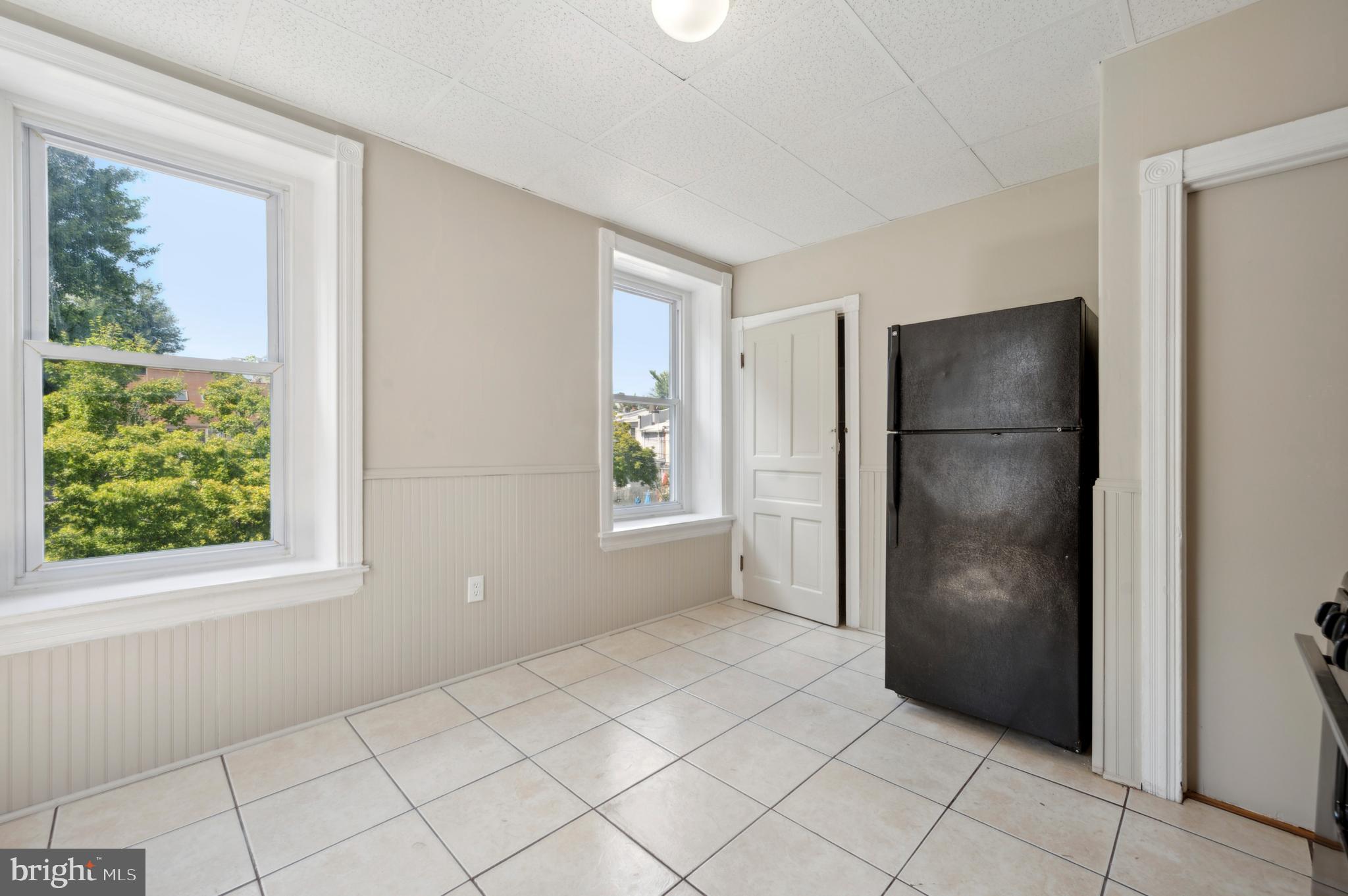 562 DUPONT ST #1