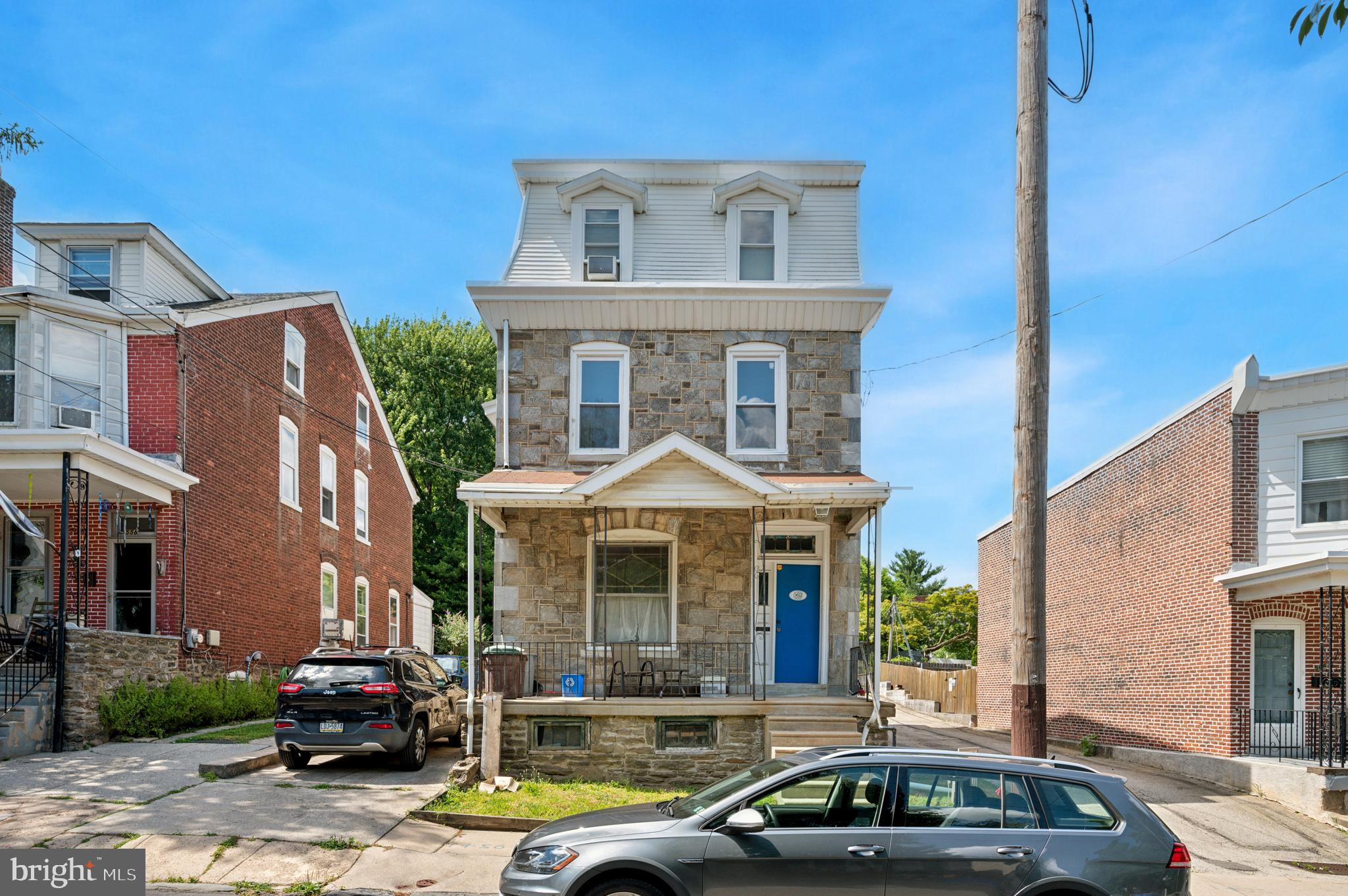 562 DUPONT ST #1