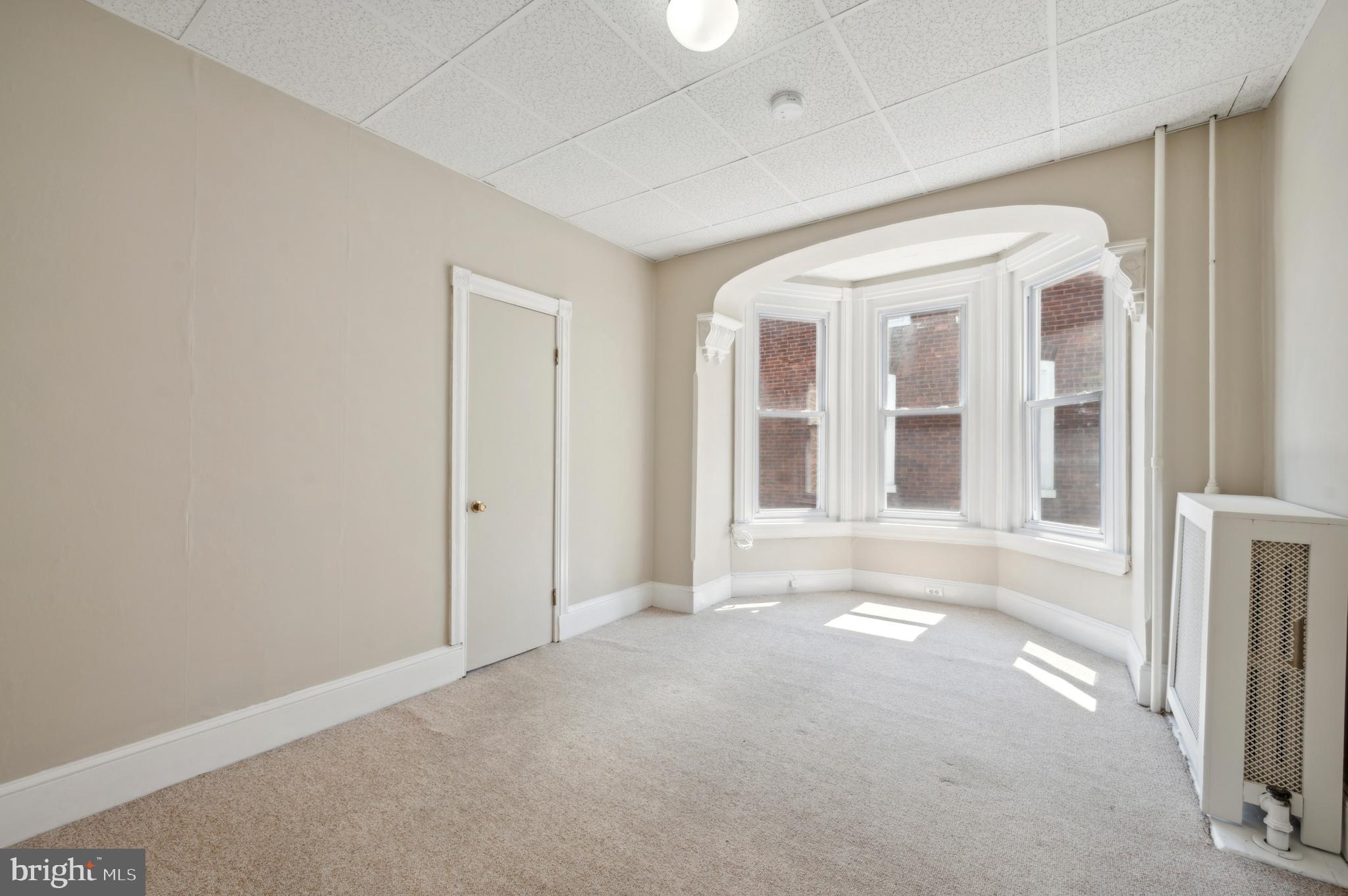 562 DUPONT ST #1