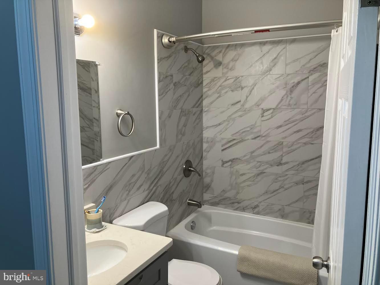 216 BUCKINGHAM PL #1