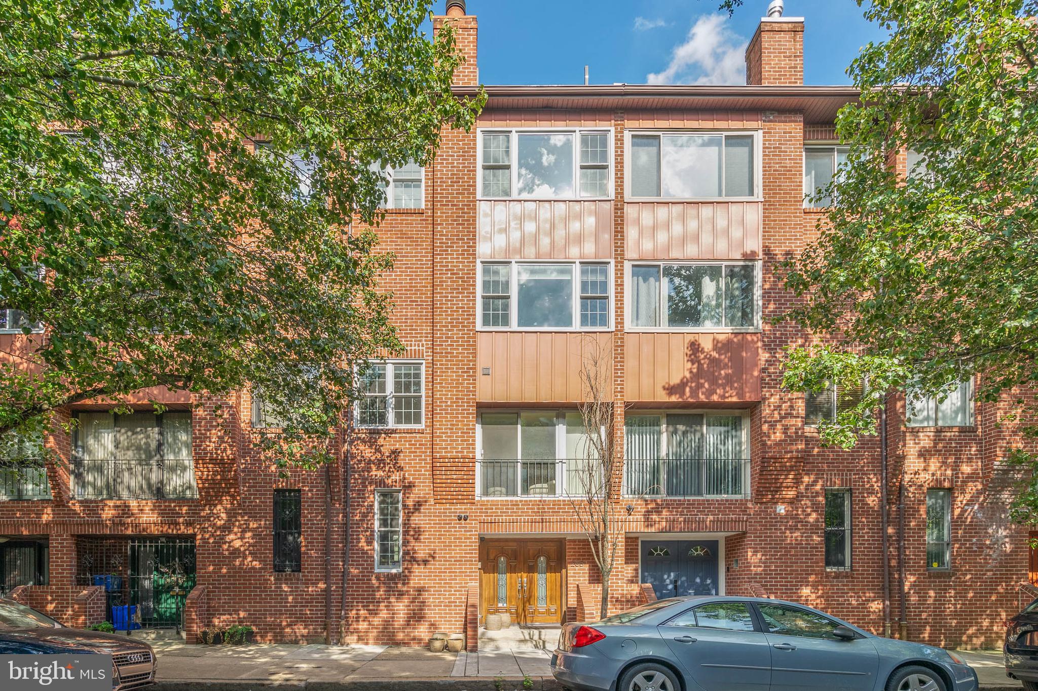 2213-25 Race St #205