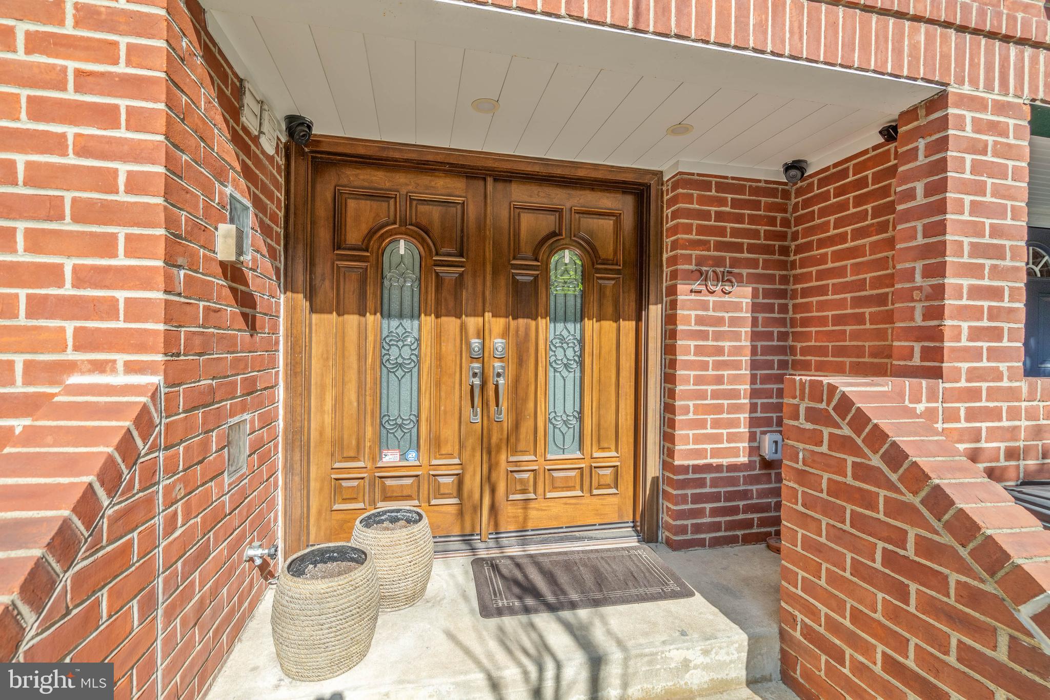 2213-25 Race St #205