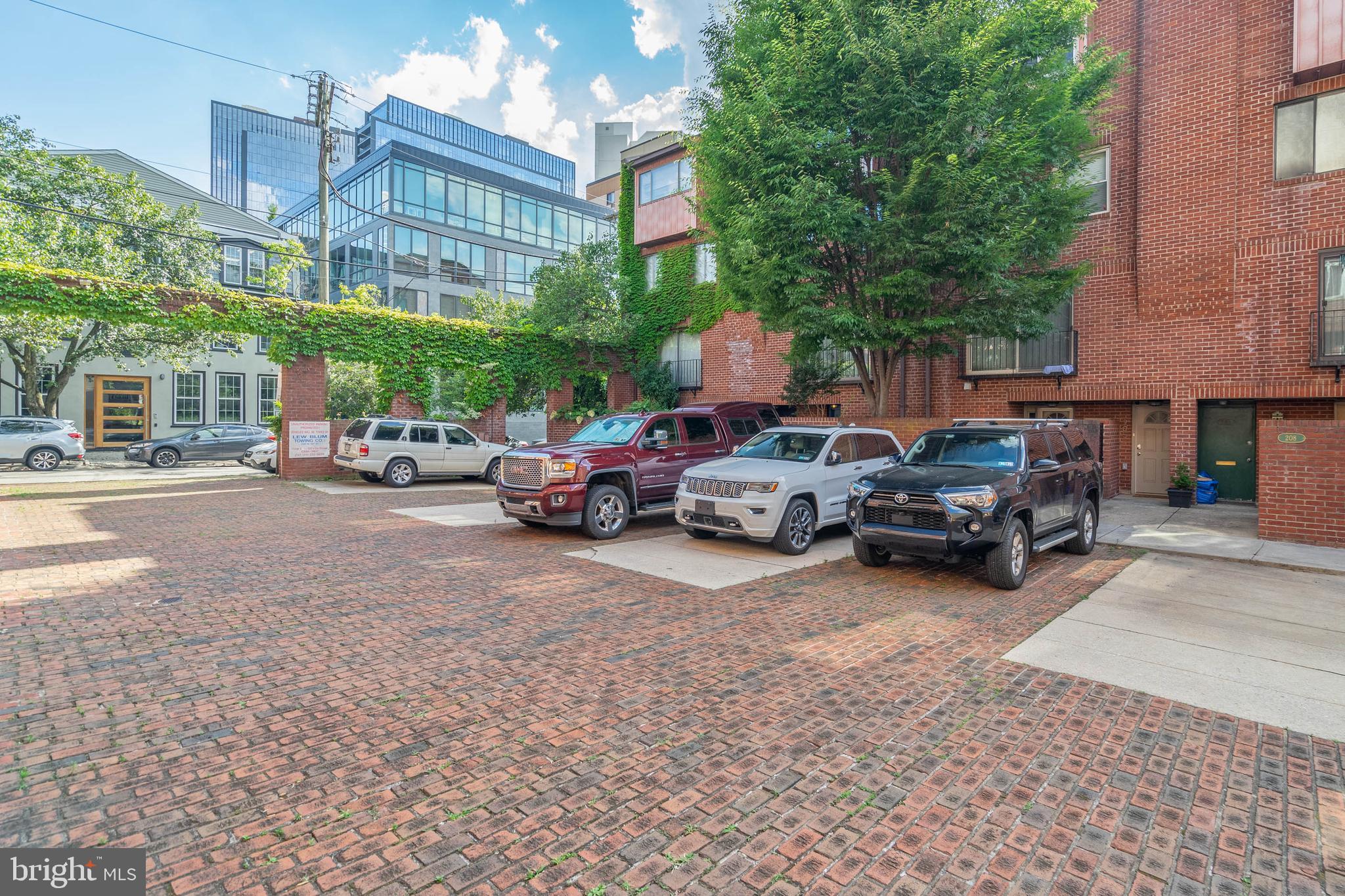 2213-25 Race St #205