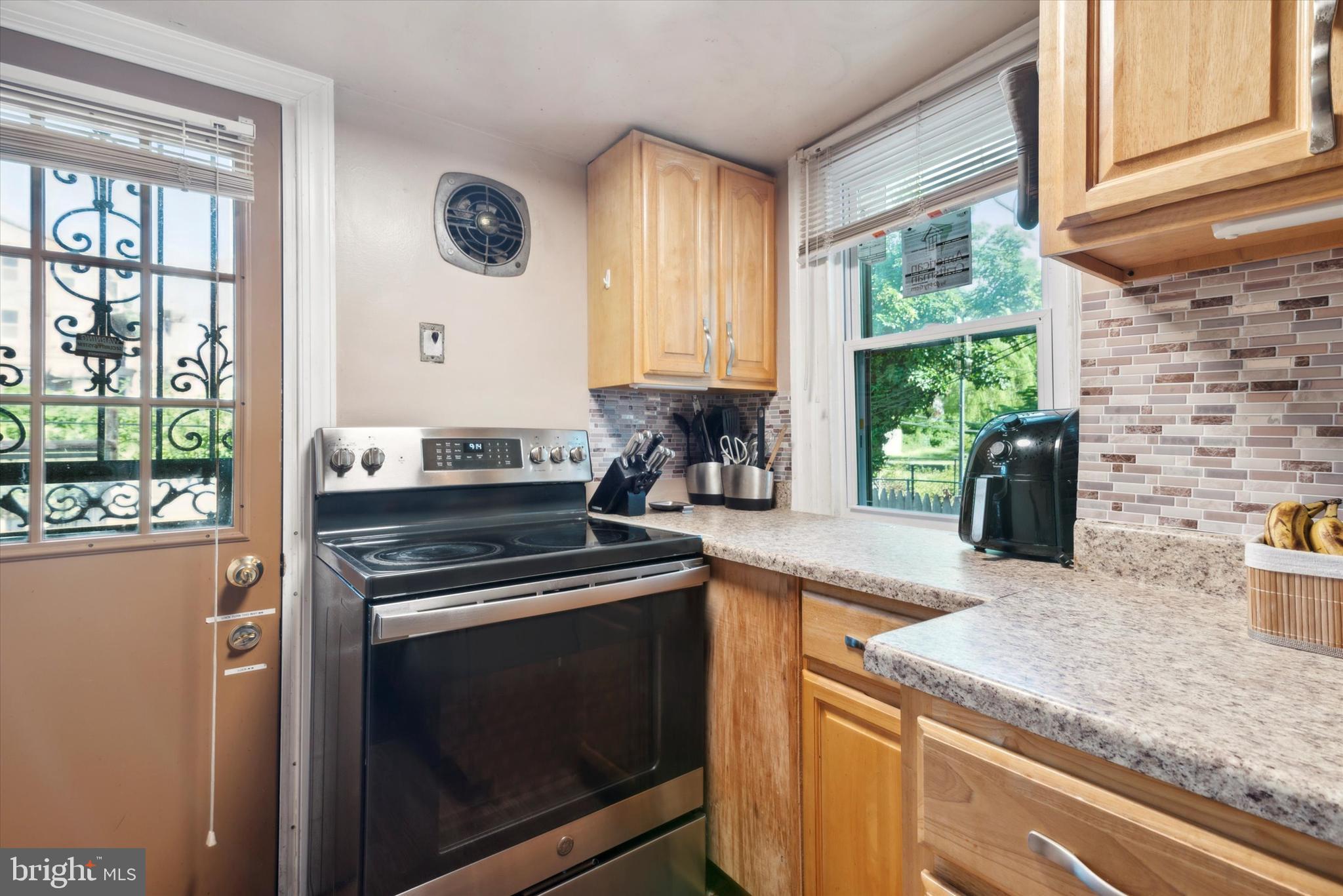 53 W Washington Ln