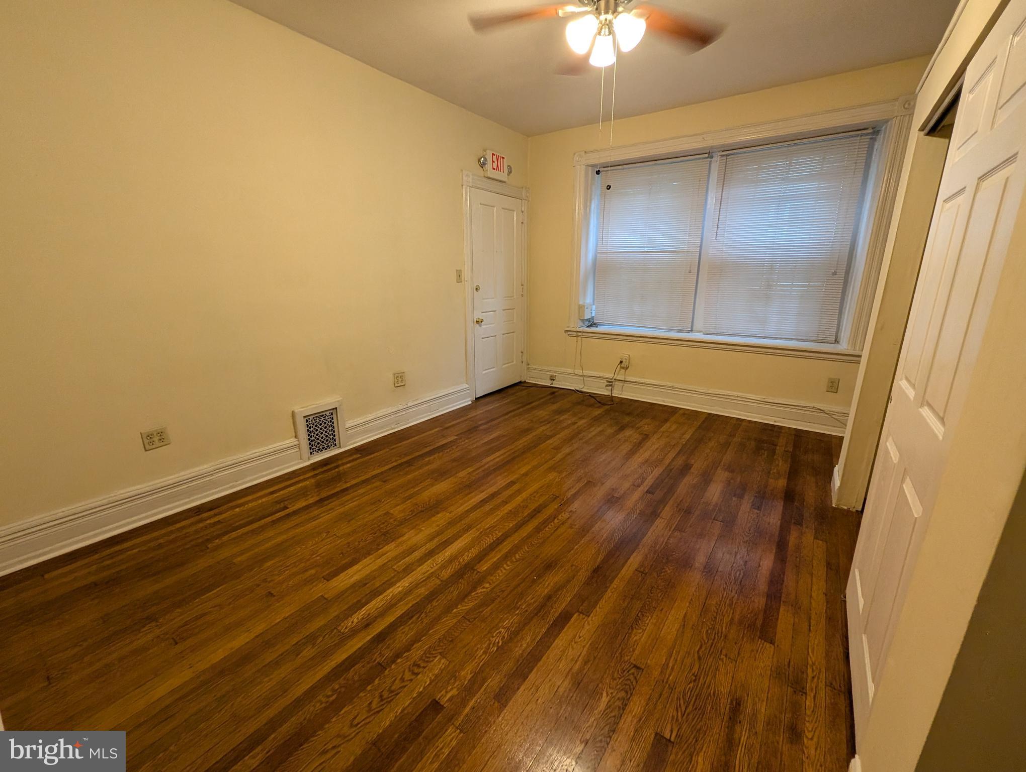 304 W SCHOOL HOUSE LN #1ST FLR