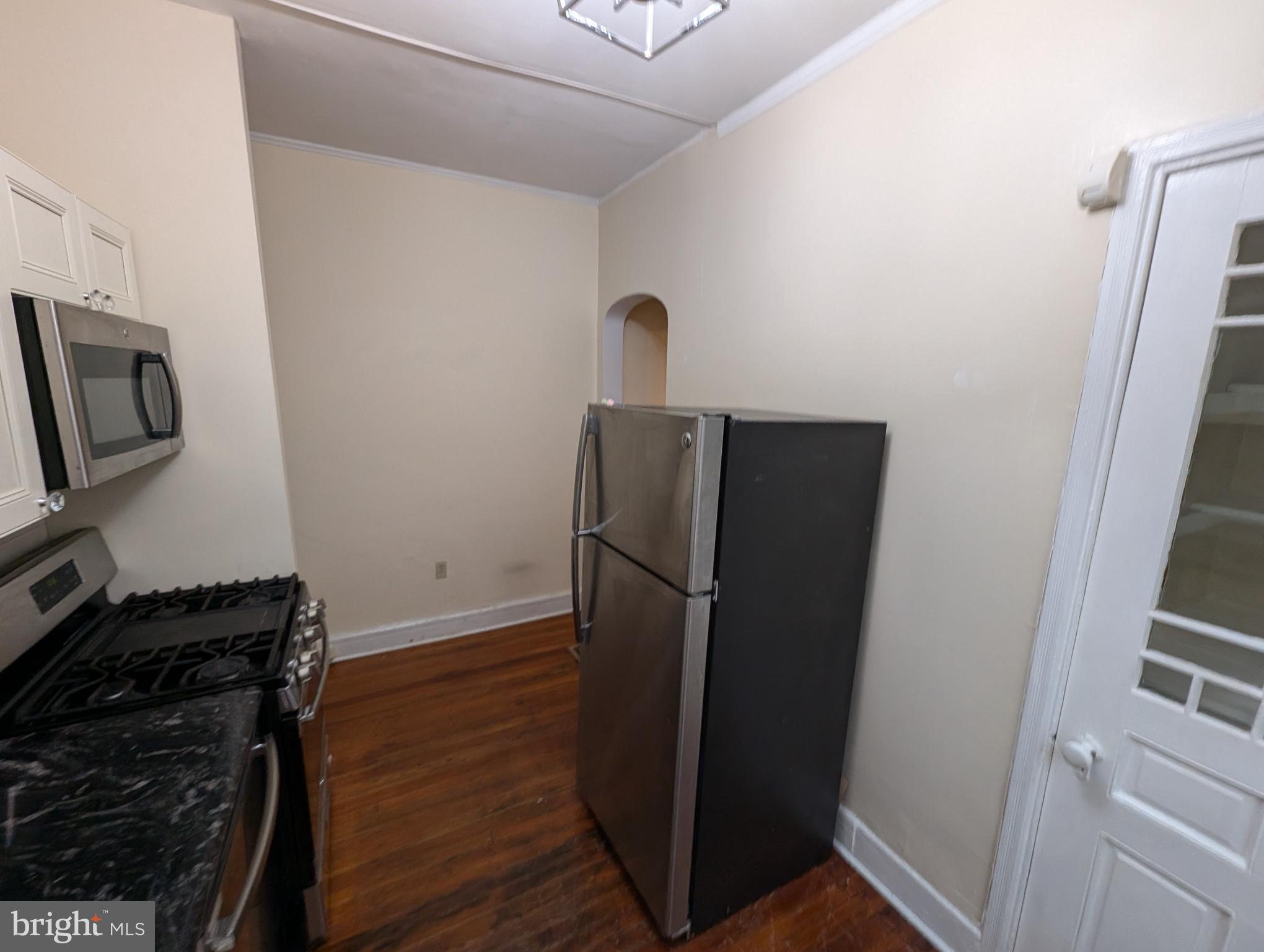 304 W SCHOOL HOUSE LN #1ST FLR