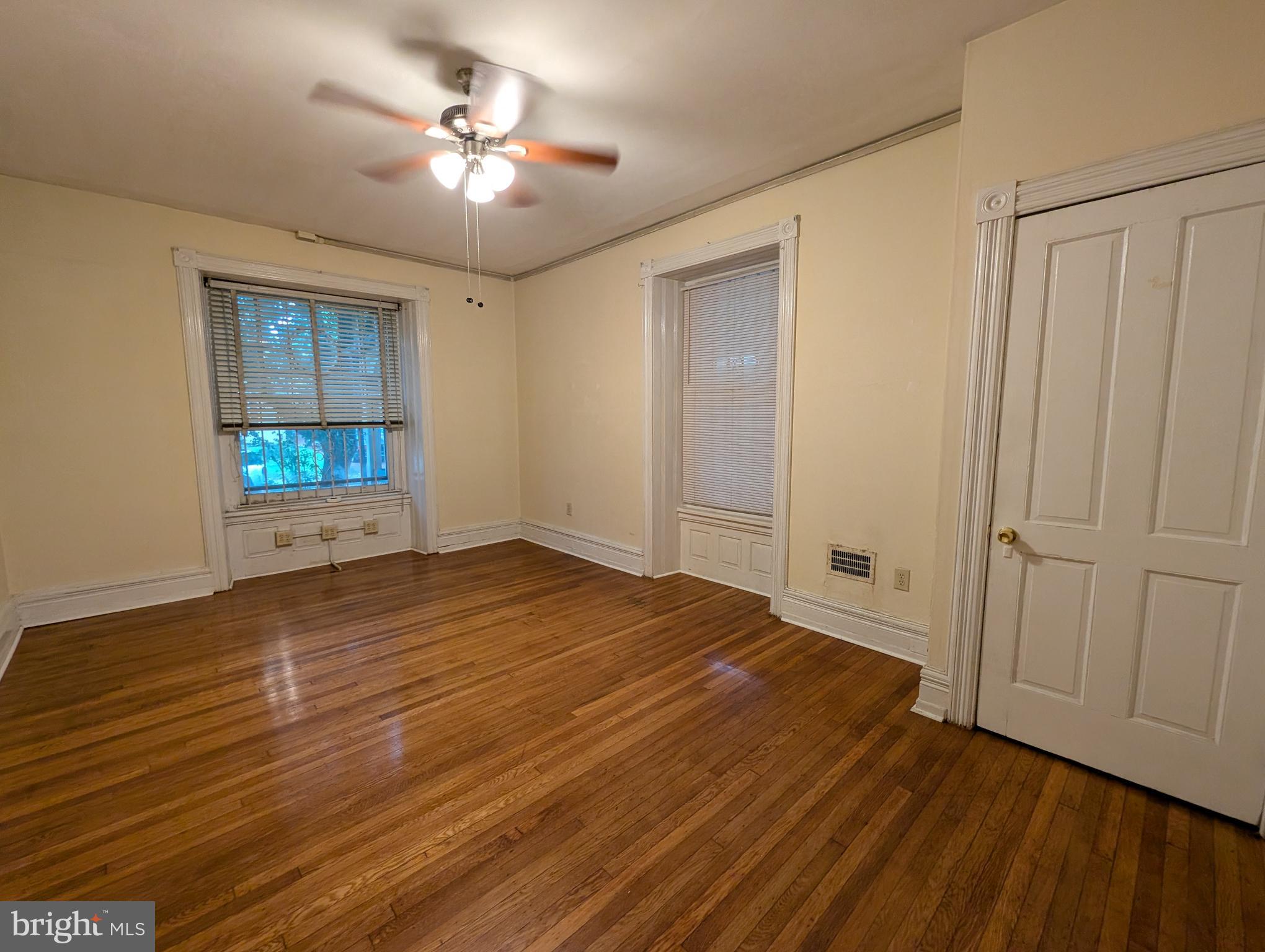 304 W SCHOOL HOUSE LN #1ST FLR