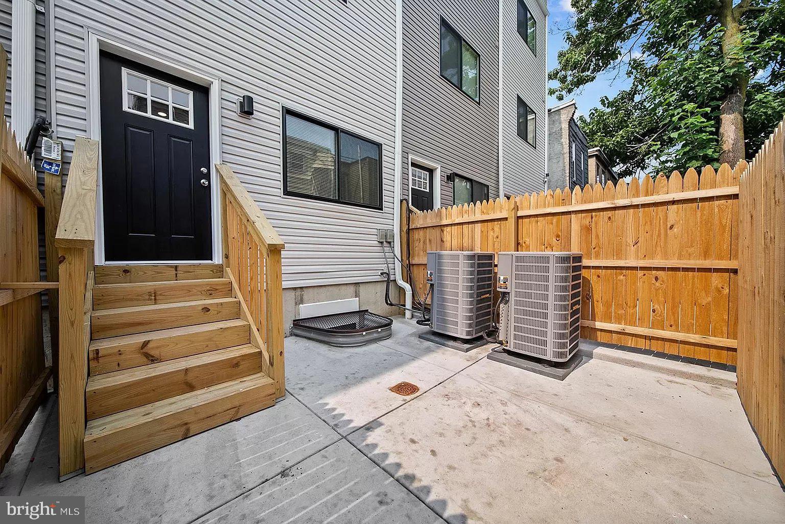 1303 W CLEARFIELD ST #2