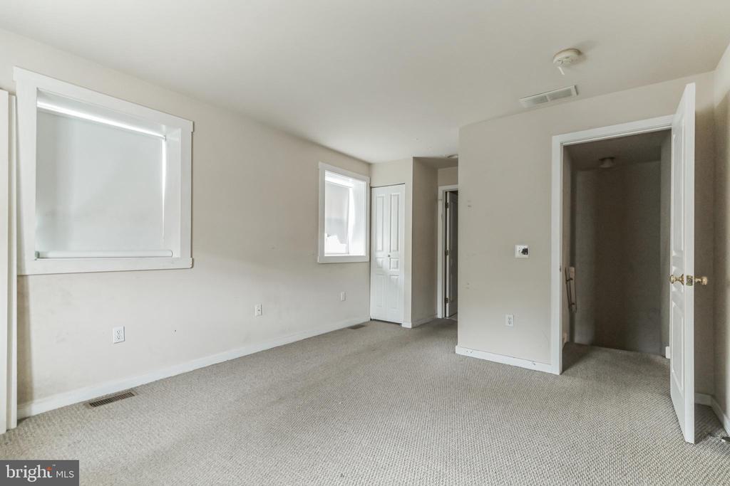 921 LOMBARD ST #C