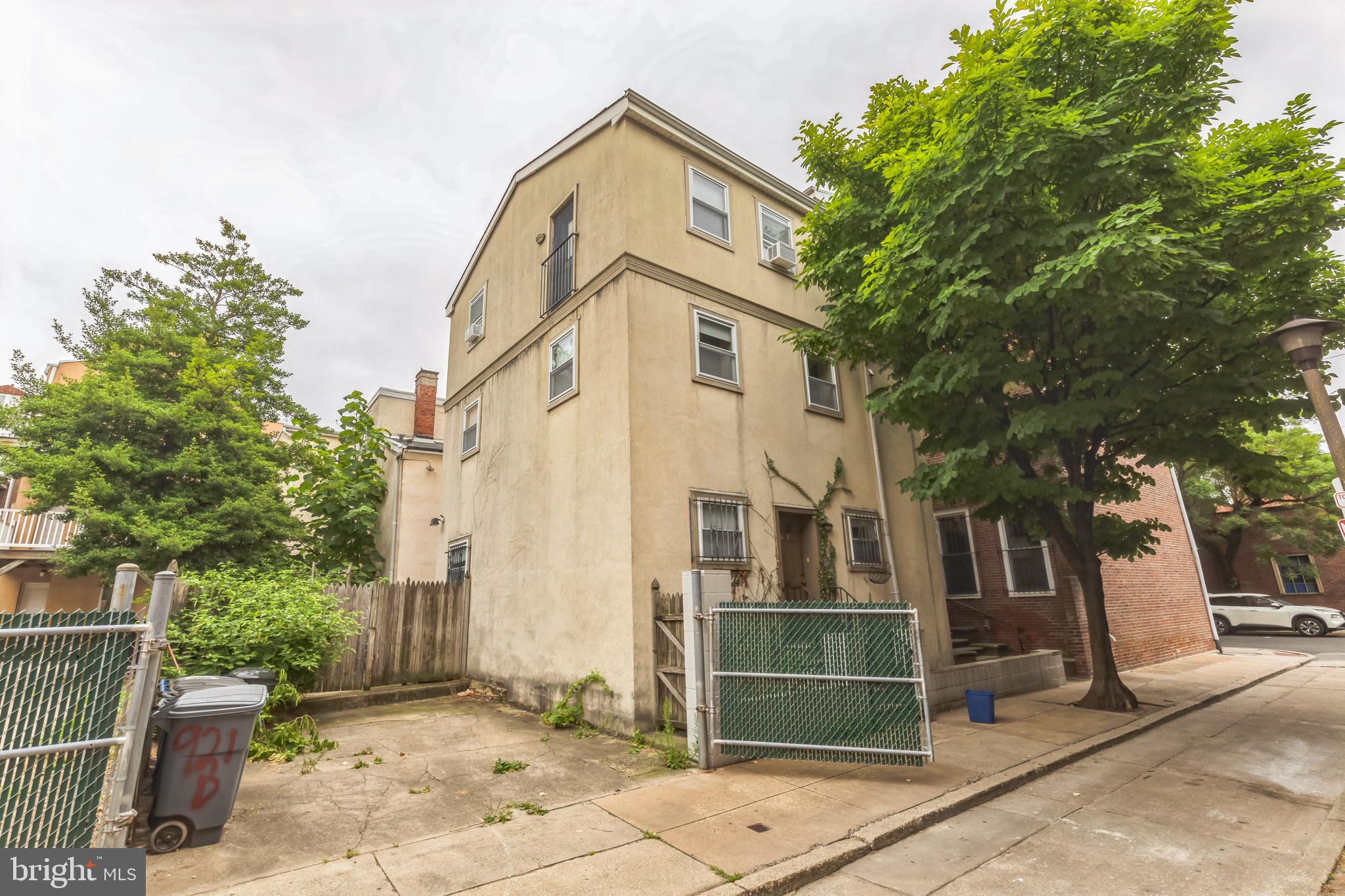 921 LOMBARD ST #C
